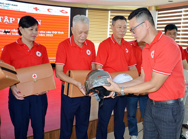 HỘI CHỮ THẬP ĐỎ VIỆT NAM