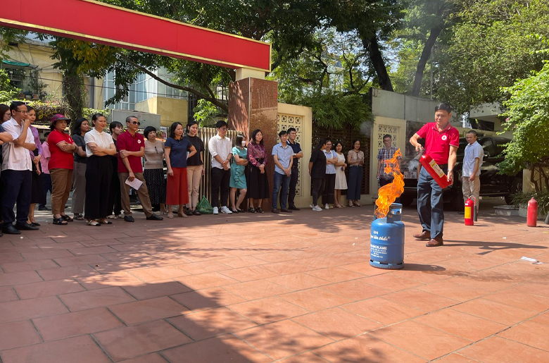 HỘI CHỮ THẬP ĐỎ VIỆT NAM