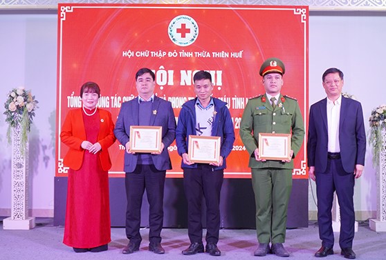 HỘI CHỮ THẬP ĐỎ VIỆT NAM