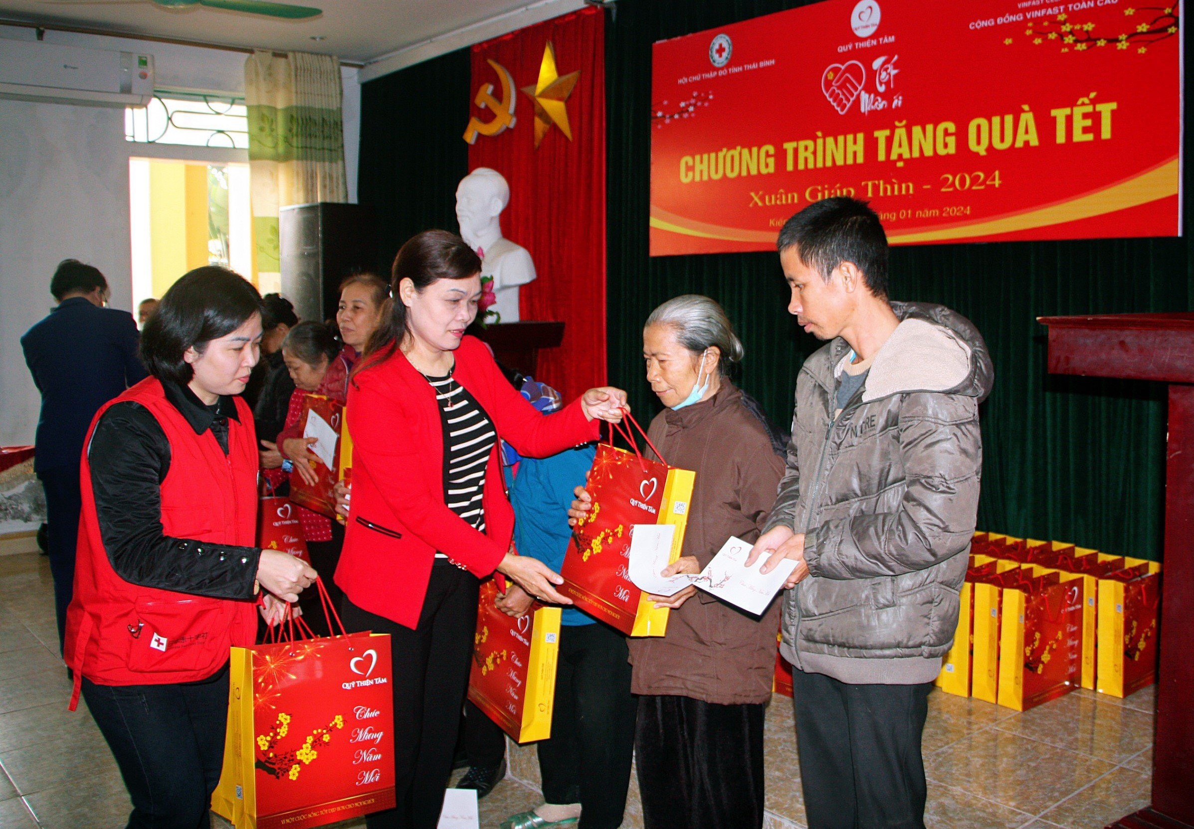 HỘI CHỮ THẬP ĐỎ VIỆT NAM