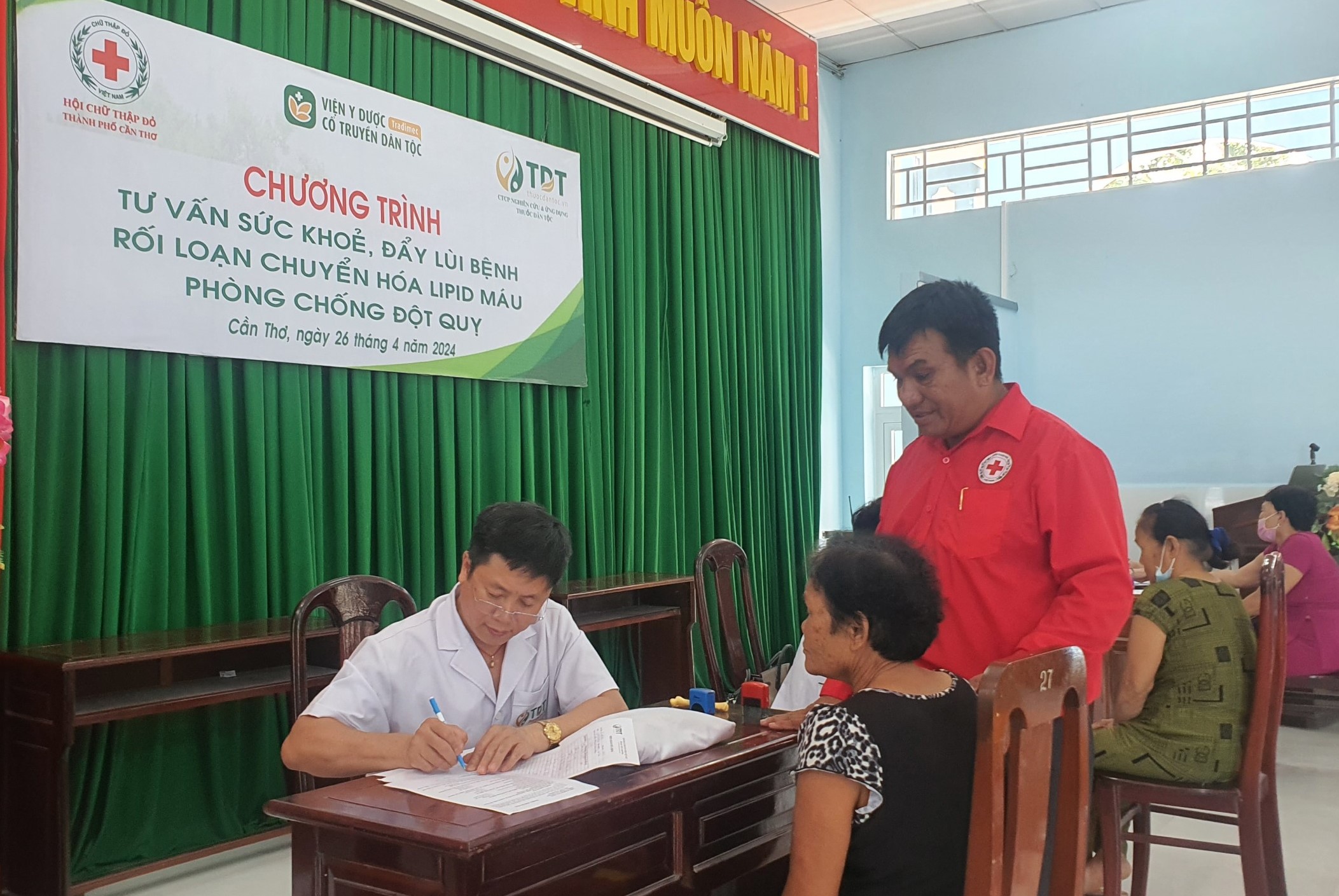 HỘI CHỮ THẬP ĐỎ VIỆT NAM