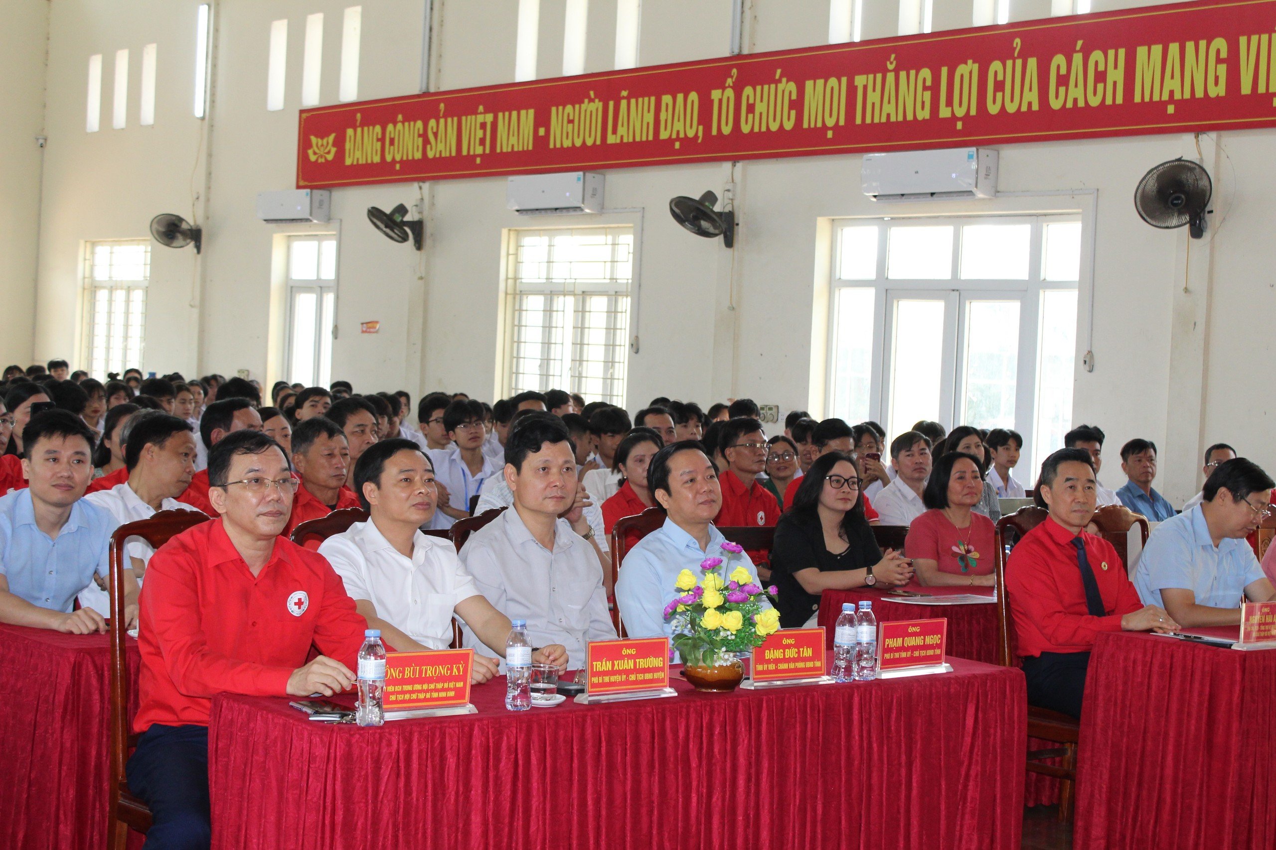 HỘI CHỮ THẬP ĐỎ VIỆT NAM