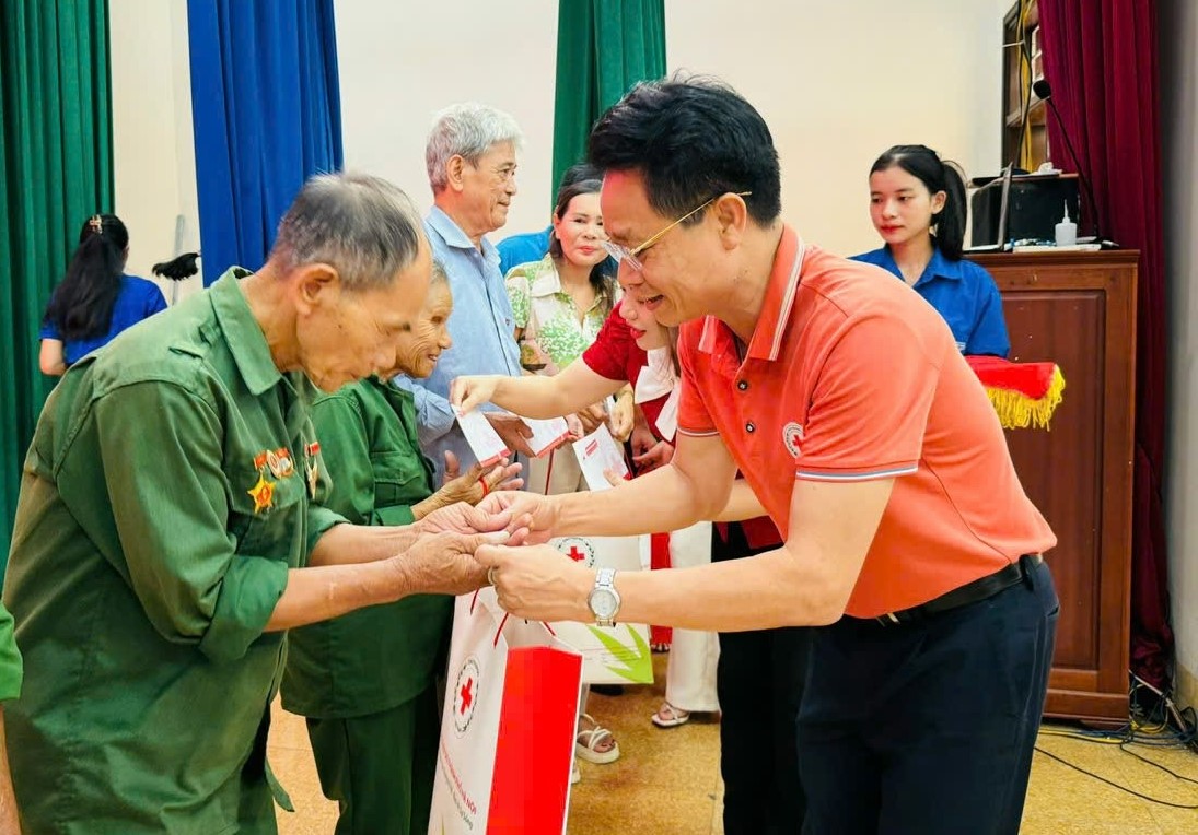 HỘI CHỮ THẬP ĐỎ VIỆT NAM