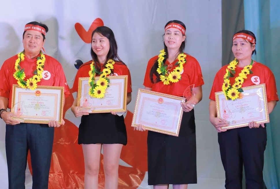 HỘI CHỮ THẬP ĐỎ VIỆT NAM