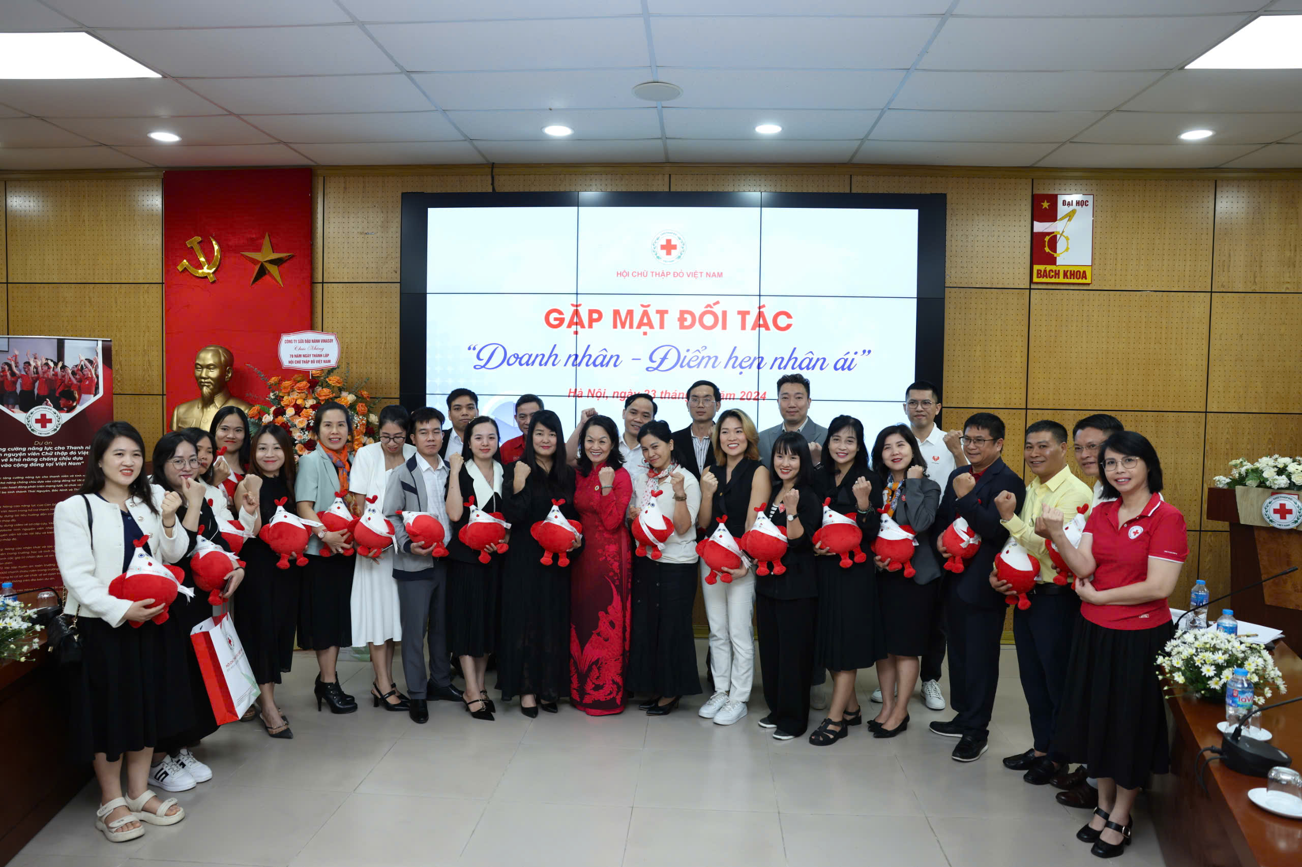 HỘI CHỮ THẬP ĐỎ VIỆT NAM