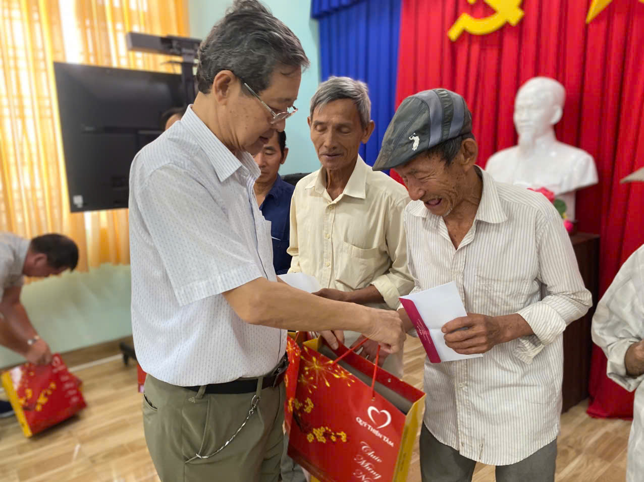 HỘI CHỮ THẬP ĐỎ VIỆT NAM