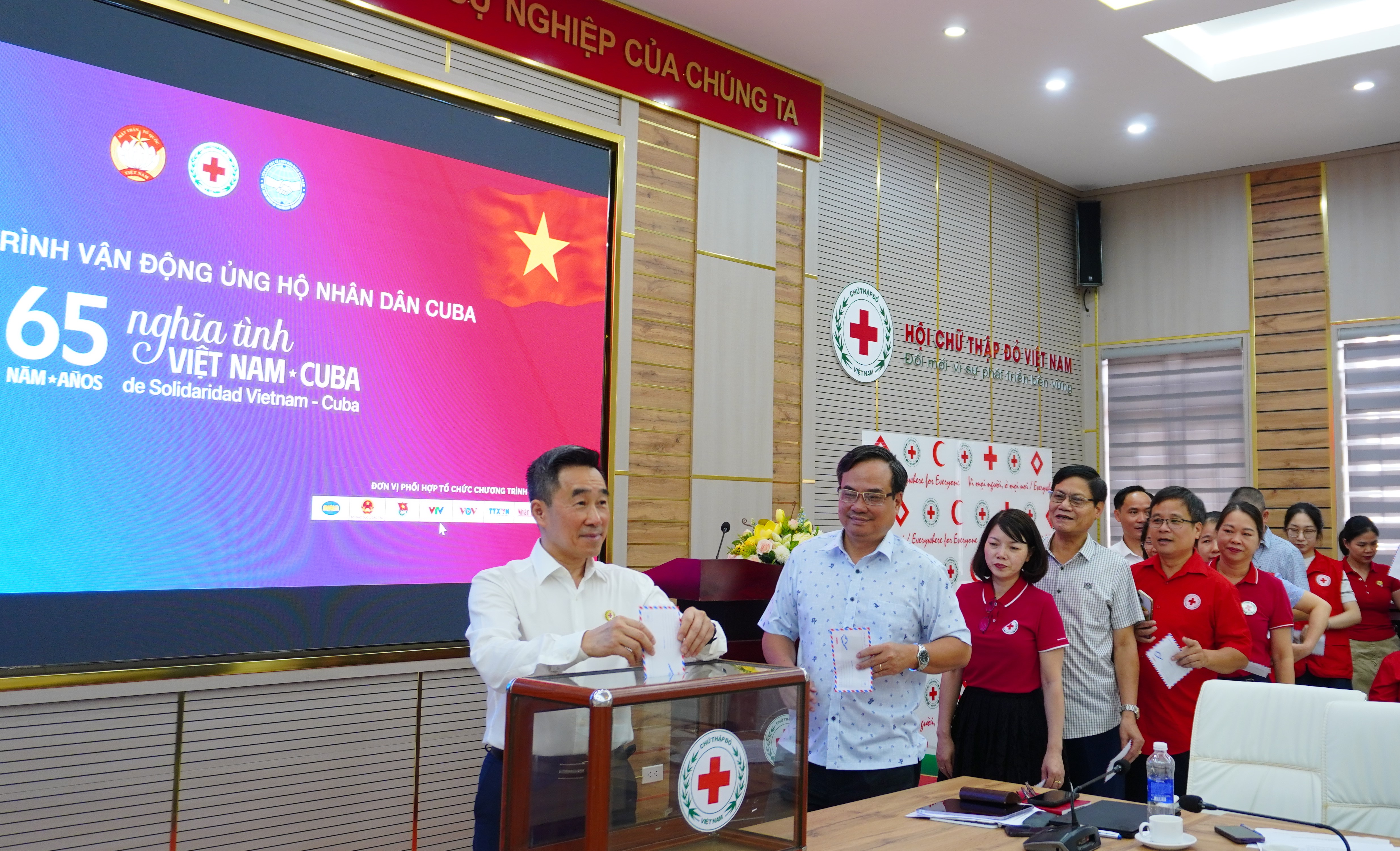 HỘI CHỮ THẬP ĐỎ VIỆT NAM