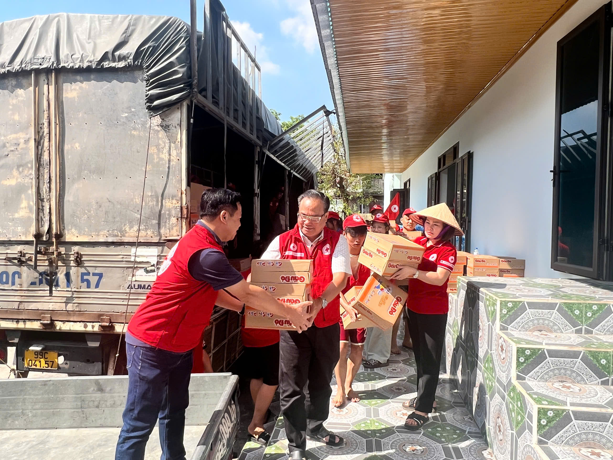 HỘI CHỮ THẬP ĐỎ VIỆT NAM