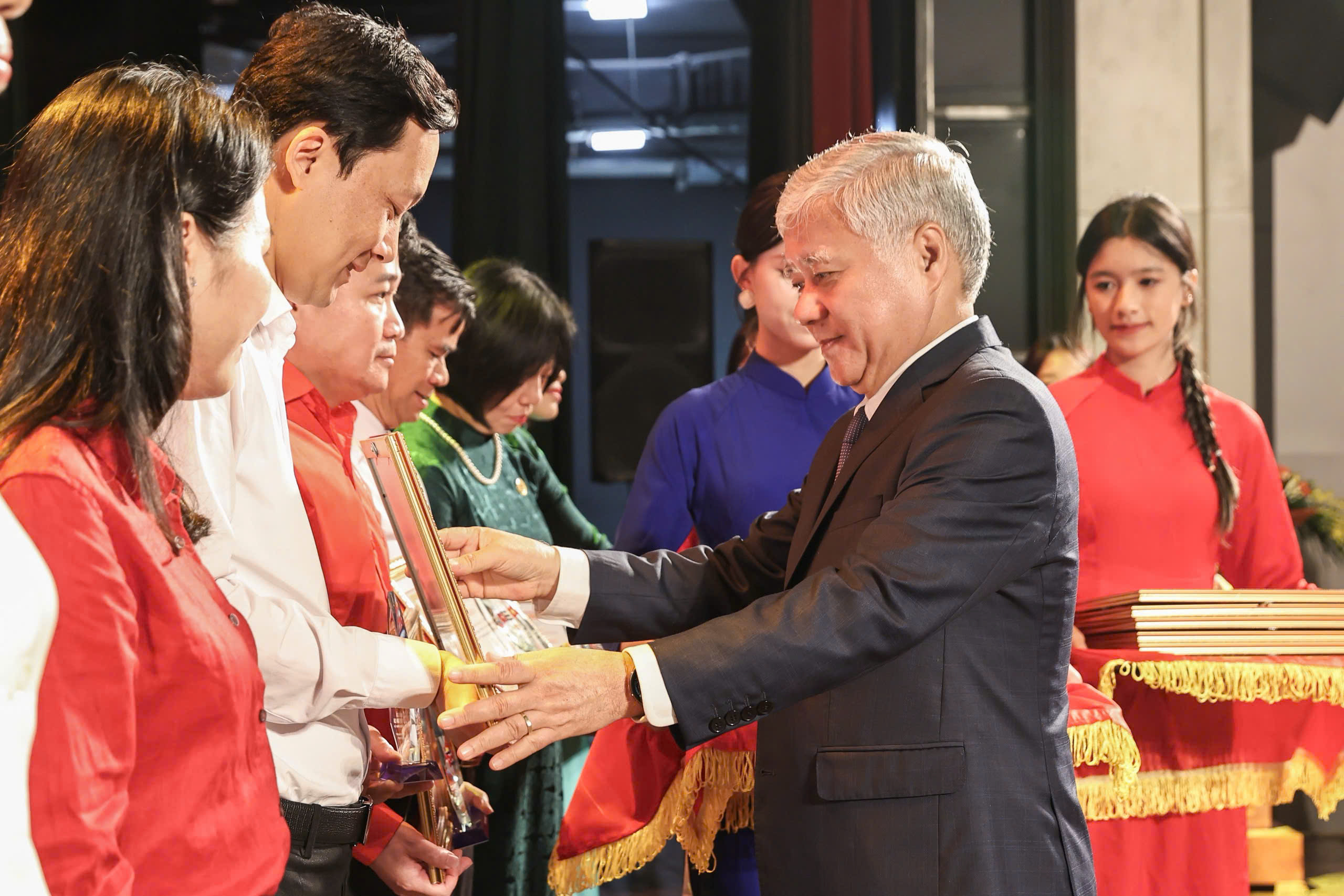 HỘI CHỮ THẬP ĐỎ VIỆT NAM