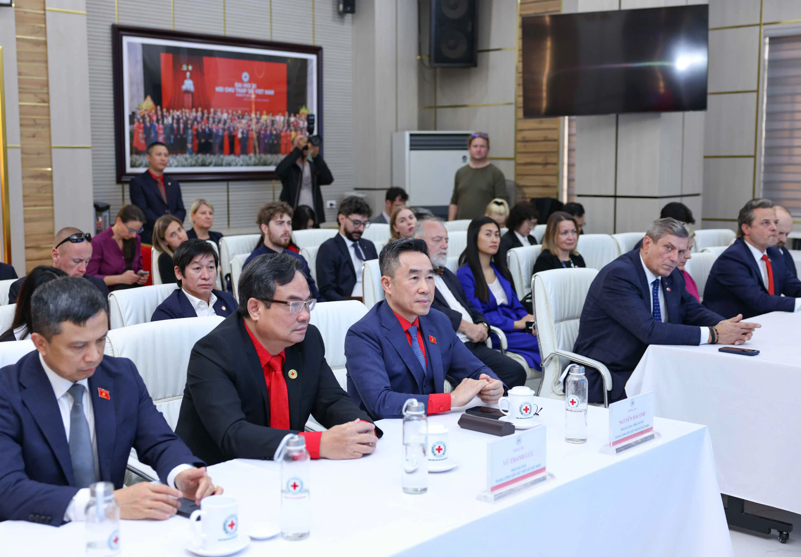 HỘI CHỮ THẬP ĐỎ VIỆT NAM