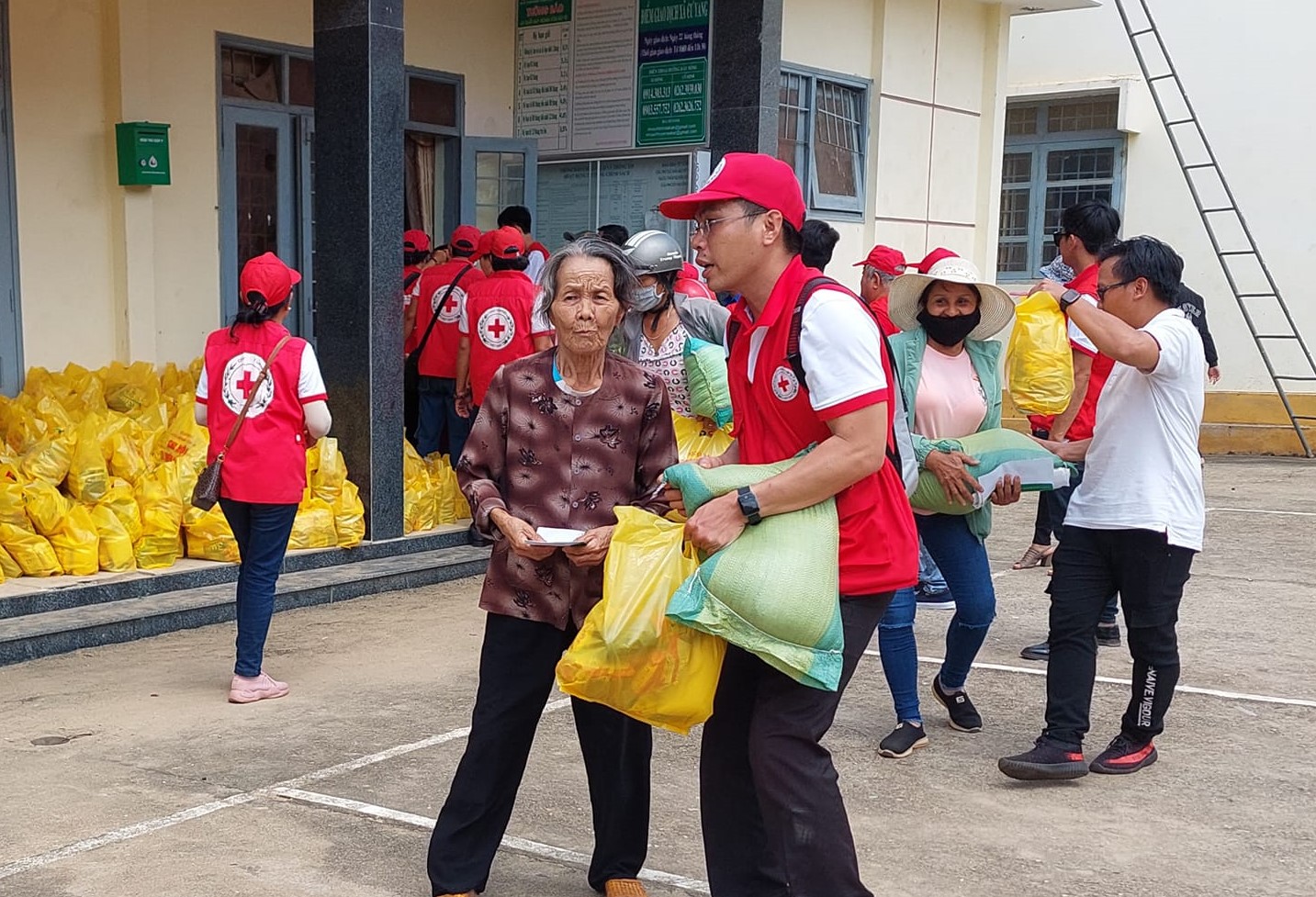 HỘI CHỮ THẬP ĐỎ VIỆT NAM