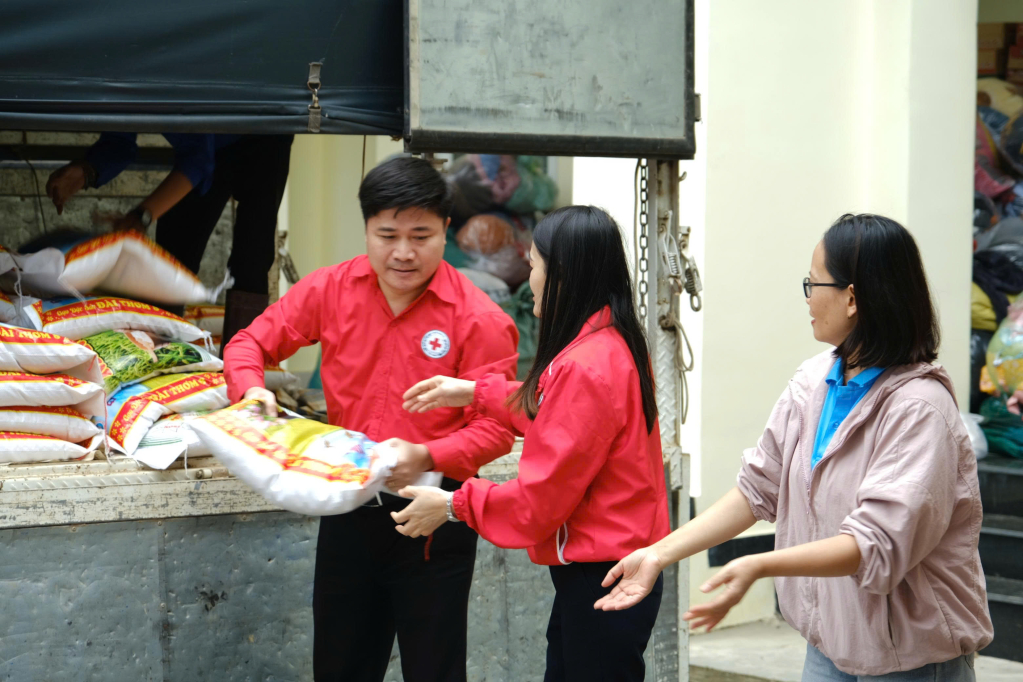HỘI CHỮ THẬP ĐỎ VIỆT NAM