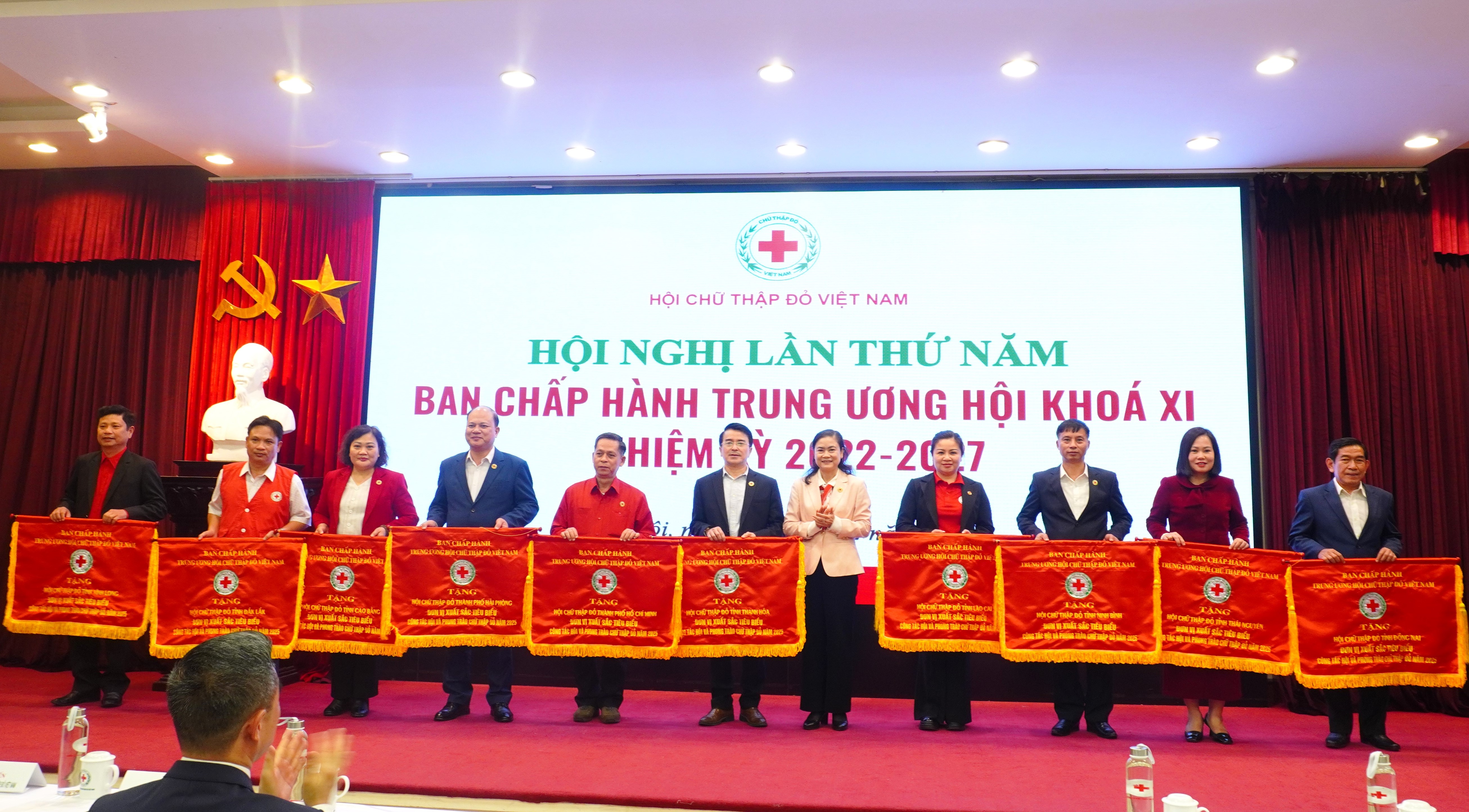 HỘI CHỮ THẬP ĐỎ VIỆT NAM