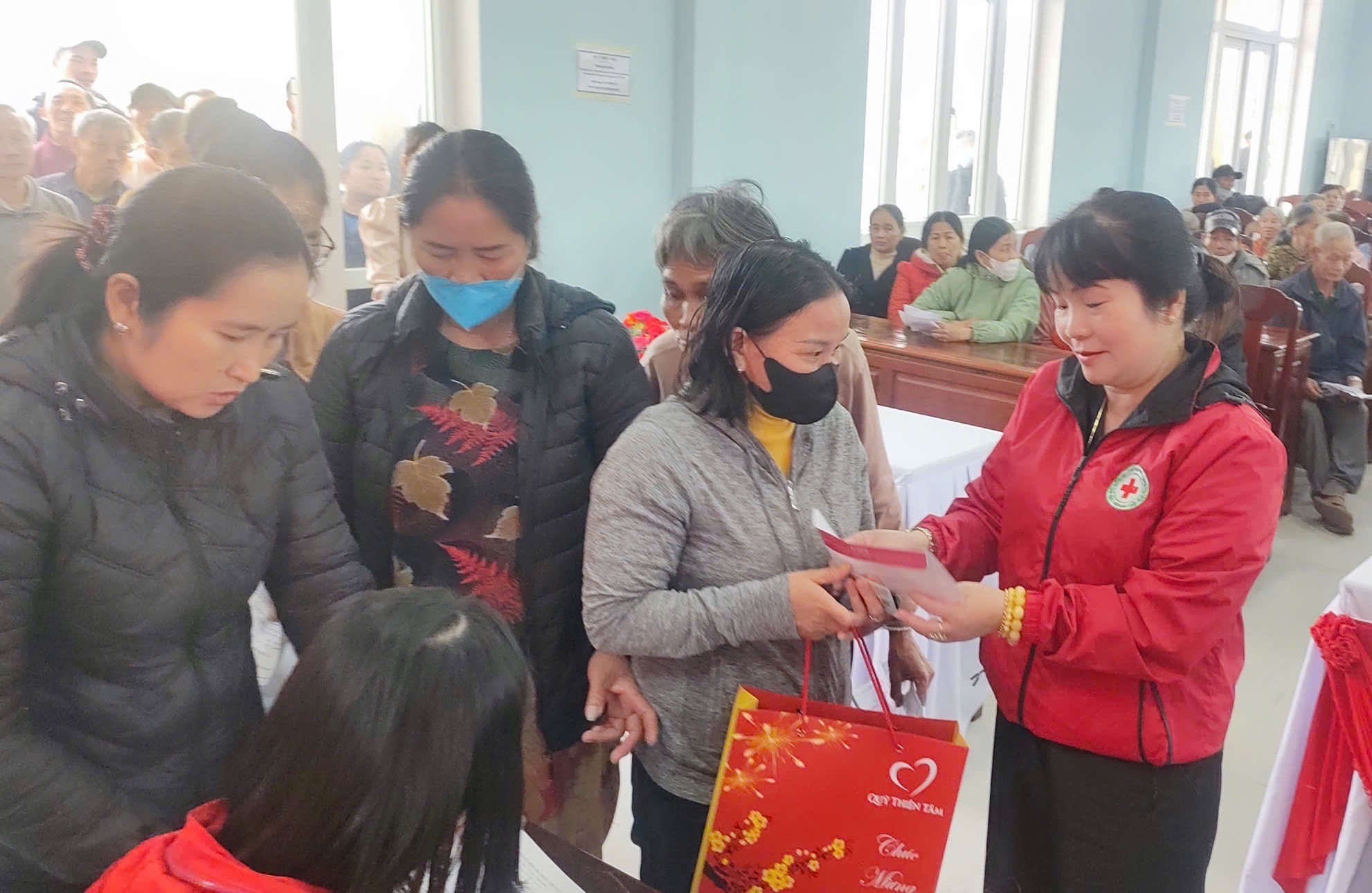 HỘI CHỮ THẬP ĐỎ VIỆT NAM