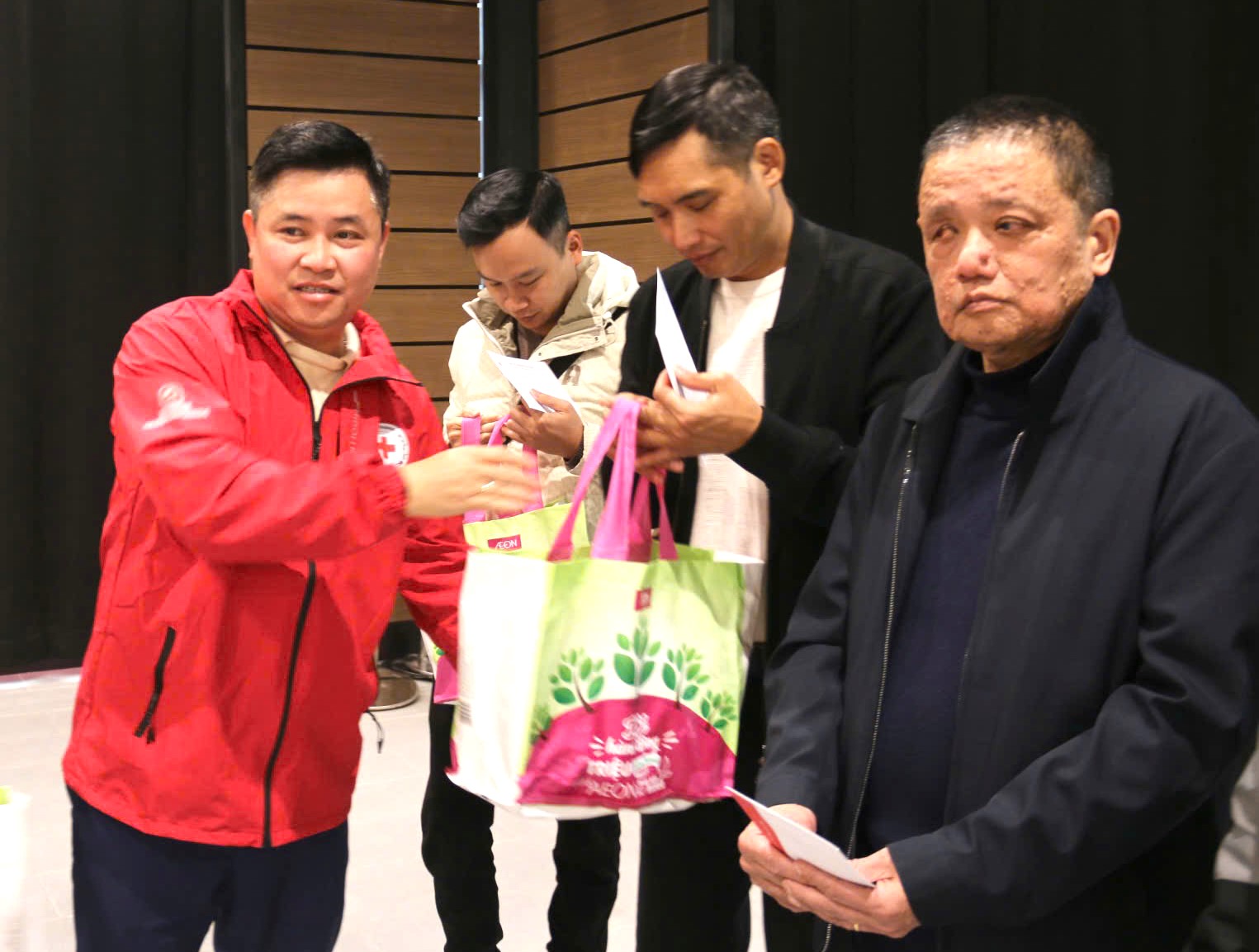 HỘI CHỮ THẬP ĐỎ VIỆT NAM