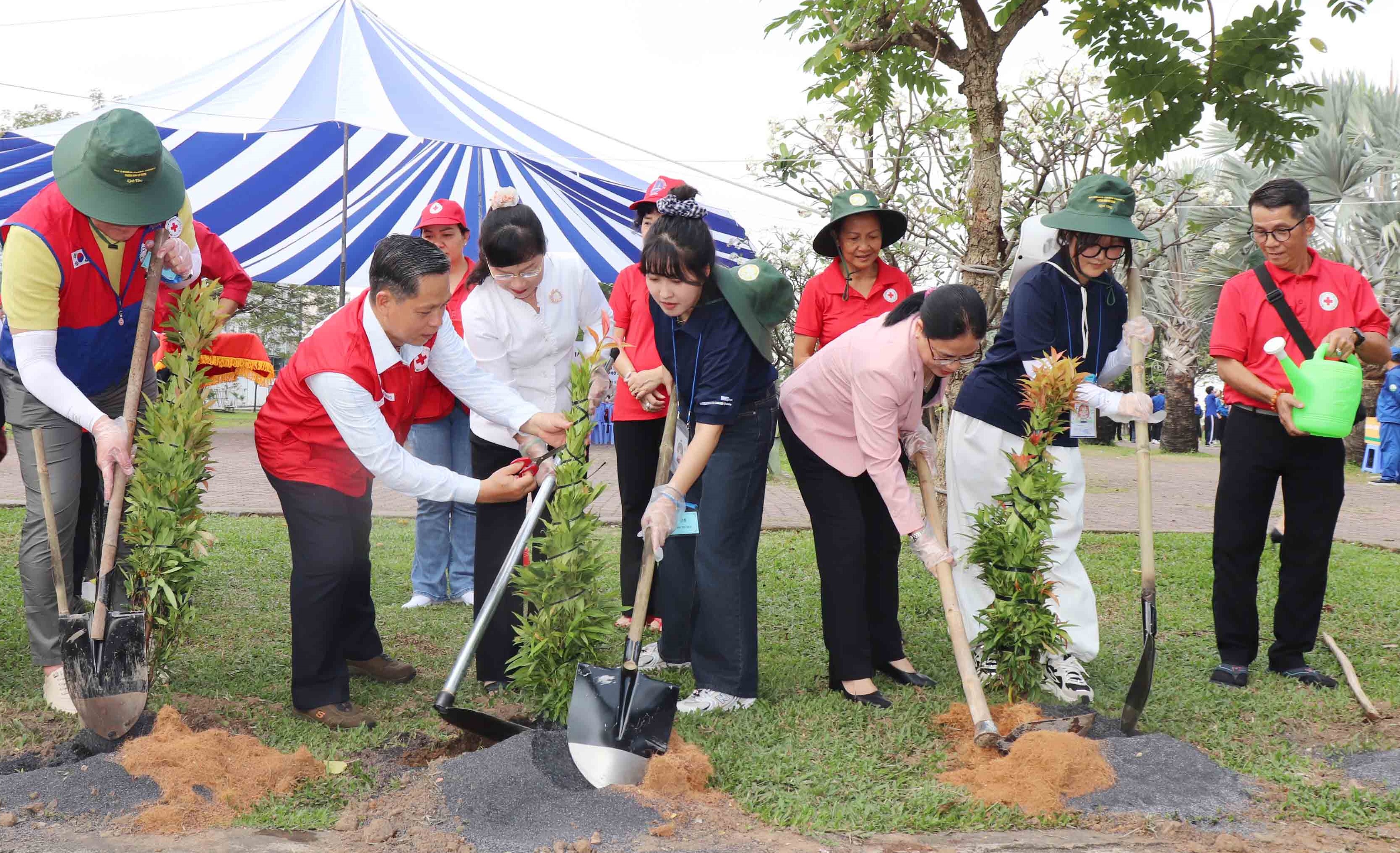 HỘI CHỮ THẬP ĐỎ VIỆT NAM