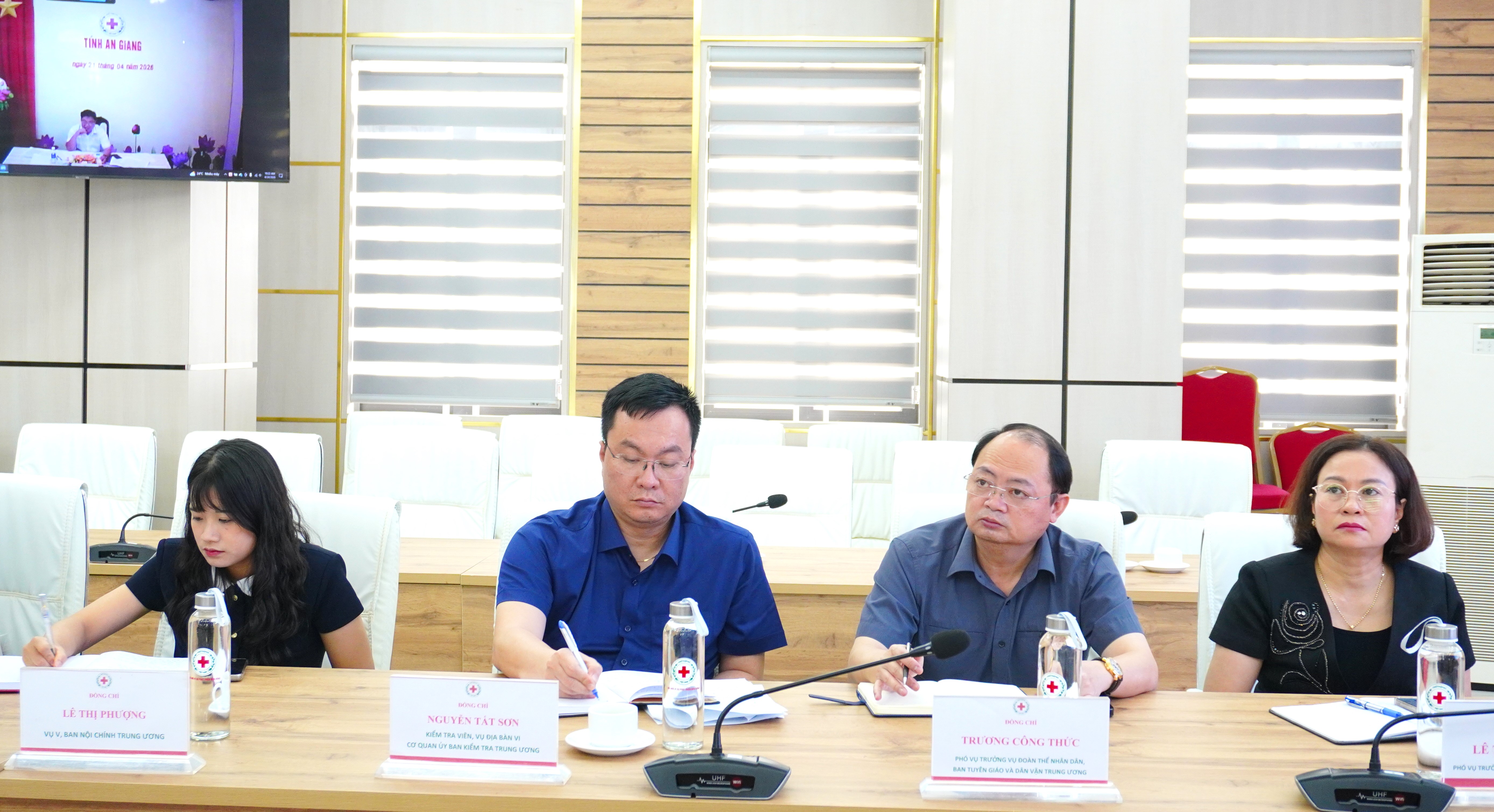 HỘI CHỮ THẬP ĐỎ VIỆT NAM