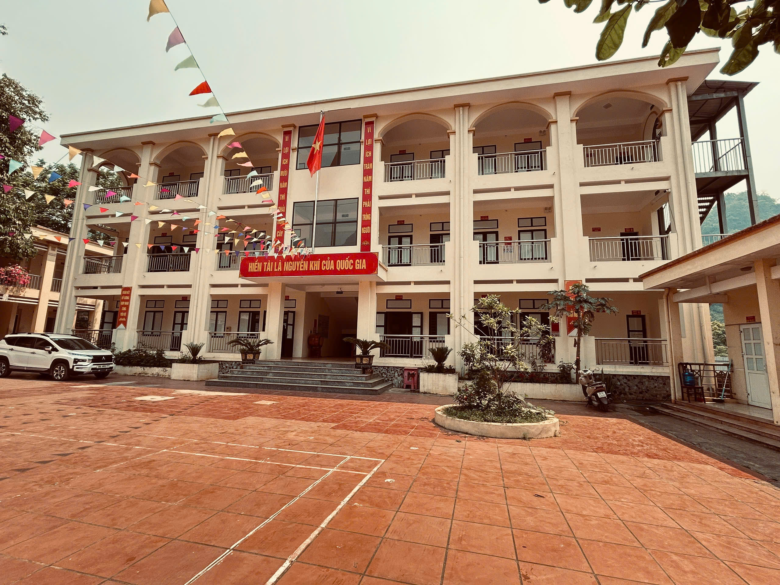 HỘI CHỮ THẬP ĐỎ VIỆT NAM