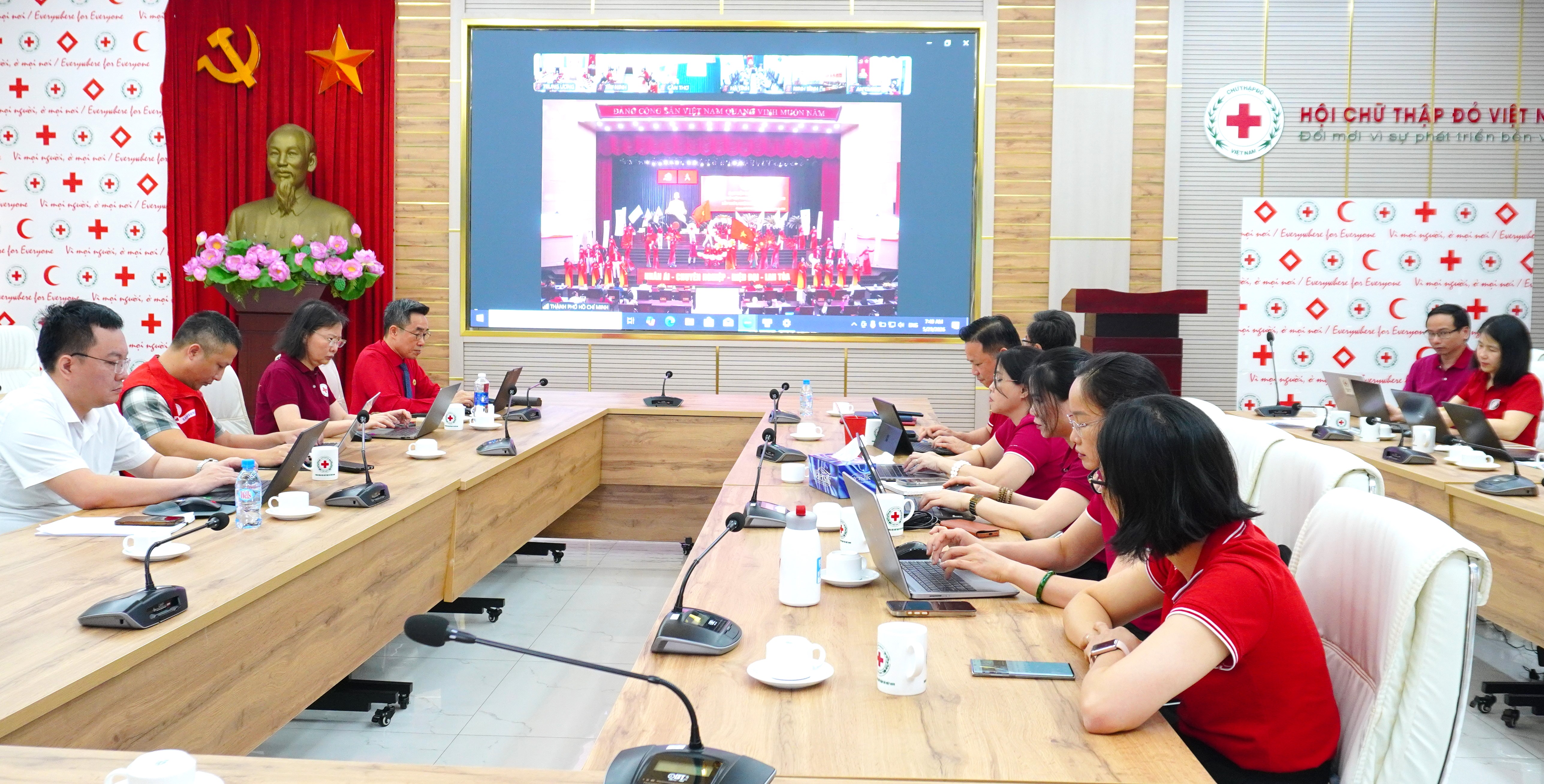 HỘI CHỮ THẬP ĐỎ VIỆT NAM